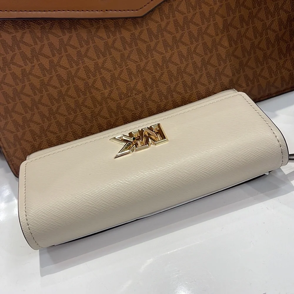 Michael Kors Mimi Large Saffiano Leather Bi-Fold Continental Wallet
Light Sand - Picture 8 of 16